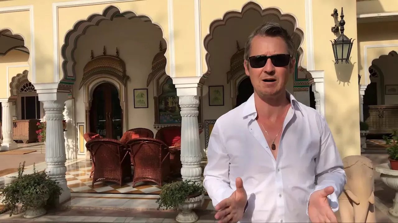India luxury hotels, palaces & havelis. Listen to Allan's review of the Alsisar Haveli in Jaipur.