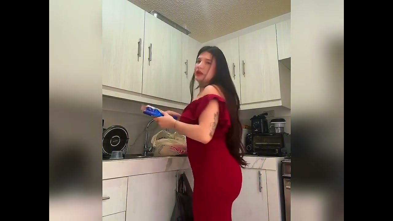 Gorgous Lady Caught on camera Alone | Viral Lady New Cleaning Video | #youtuber #viralvideos #usa